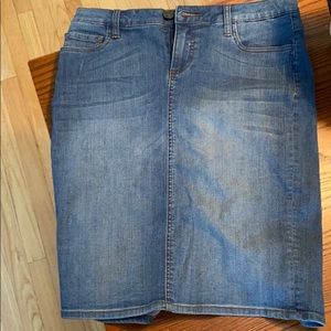 NWOT Kut from the Kloth denim skirt.